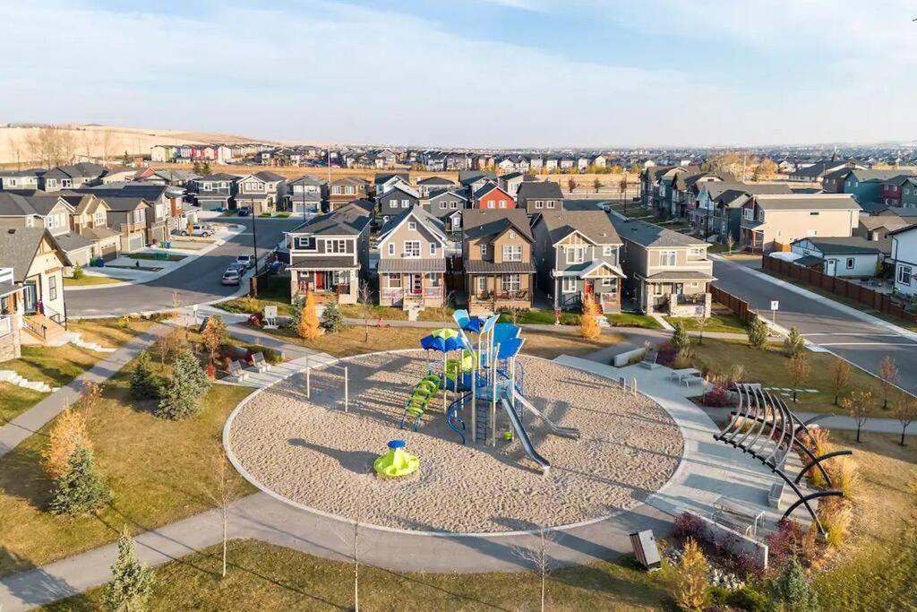 Cozy Suites In Calgary Area Balzac Exterior foto